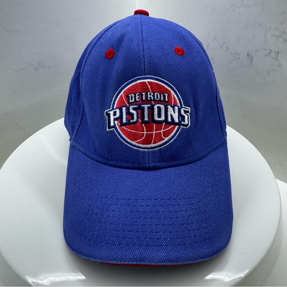 Detroit Pistons strapback blue hat OSFA